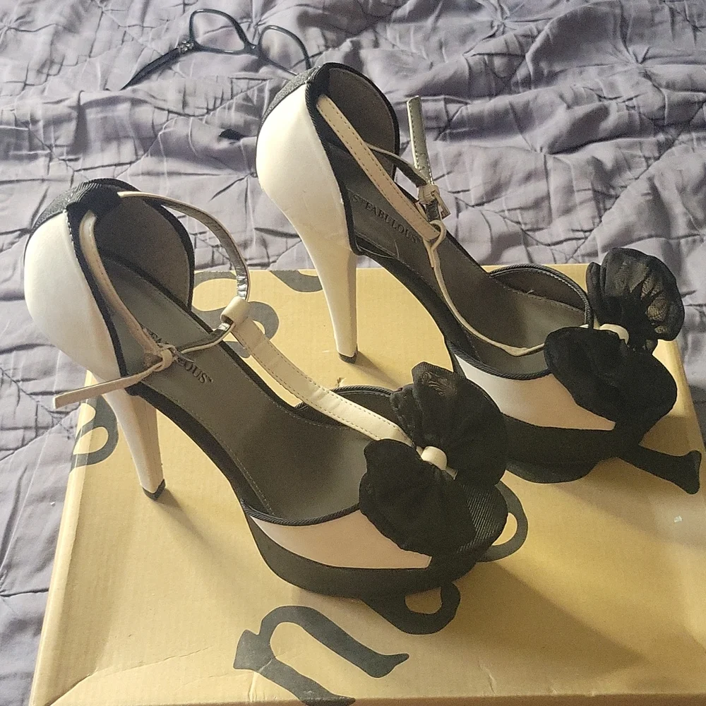 Shoes - Picture 2 of 4